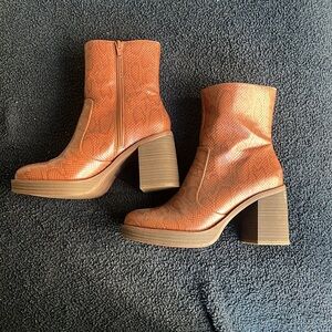 Universal Thread Orange Platform Boots